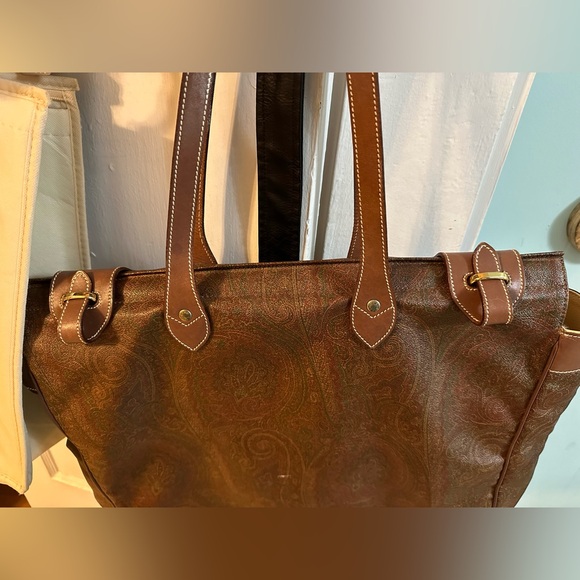 Authentic Extremely Large Etro leather shoulder bag. - Picture 10 of 14